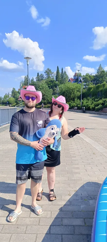 couple in pink hats paddling on Lake Saimaa